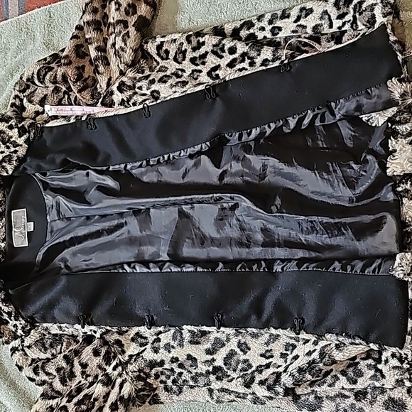 STUNNING JM COLLECTION FAKE LEOPARD PRINT FUR COAT - Picture 12 of 14